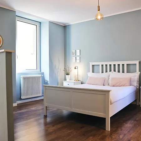 瓦伦纳之家公寓 * 瓦伦纳