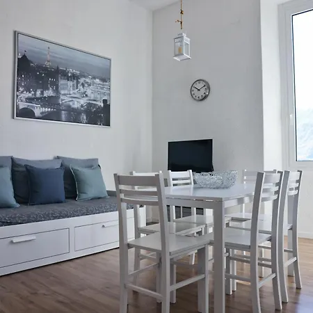 瓦伦纳之家公寓 * 瓦伦纳